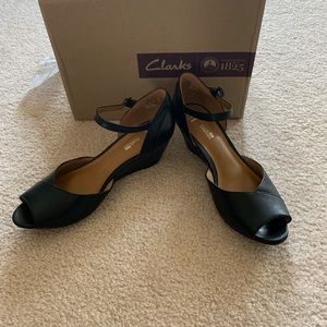 NEW-Clarks black leather wedge